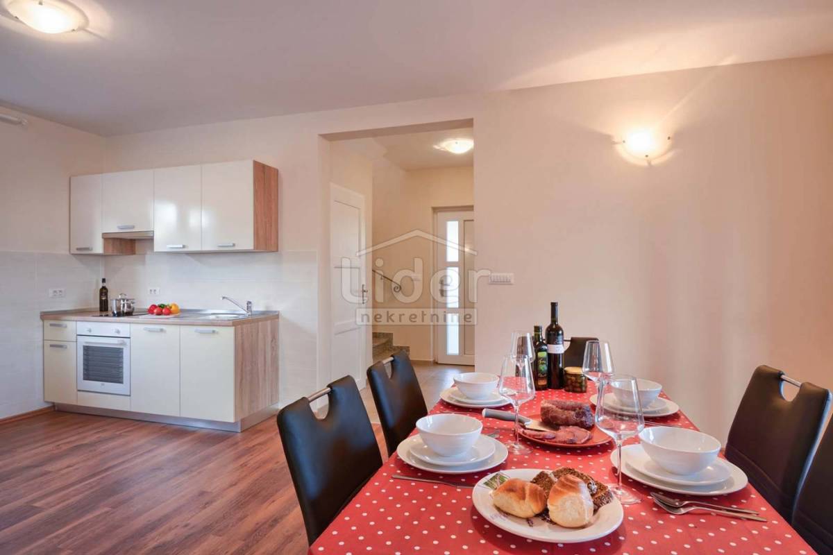 Hiša Kaštelir, 180m2