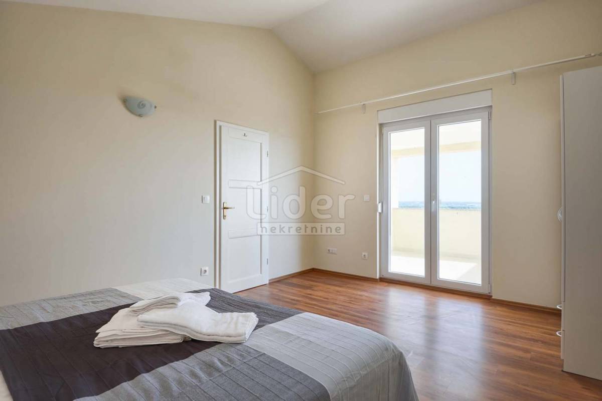 Hiša Kaštelir, 180m2