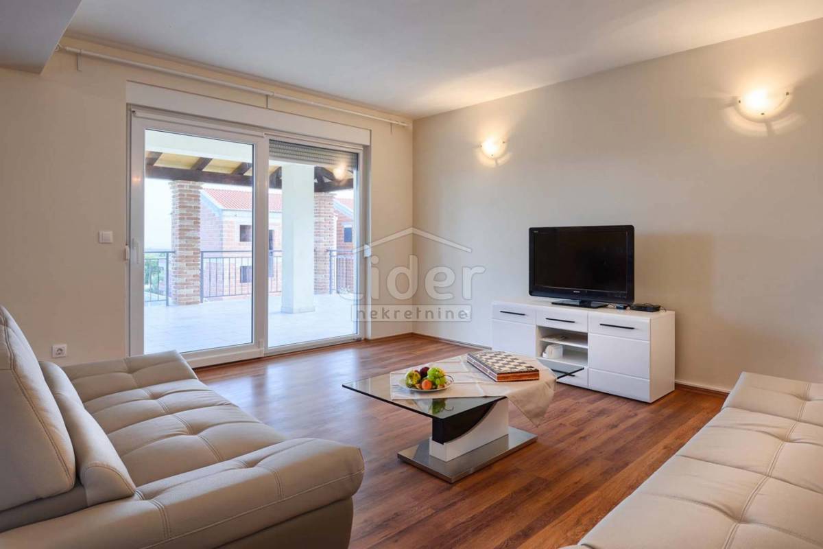 Hiša Kaštelir, 180m2