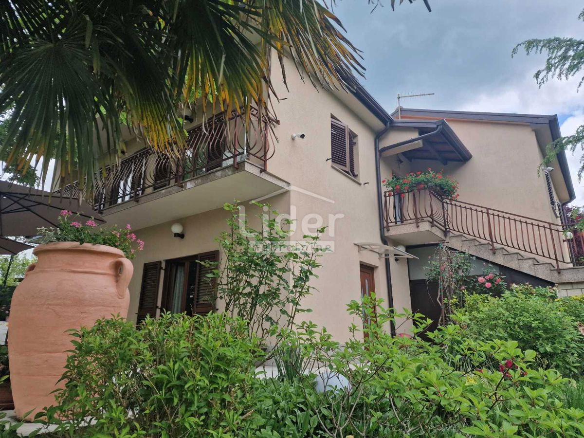 Hiša Zarečje, 196m2