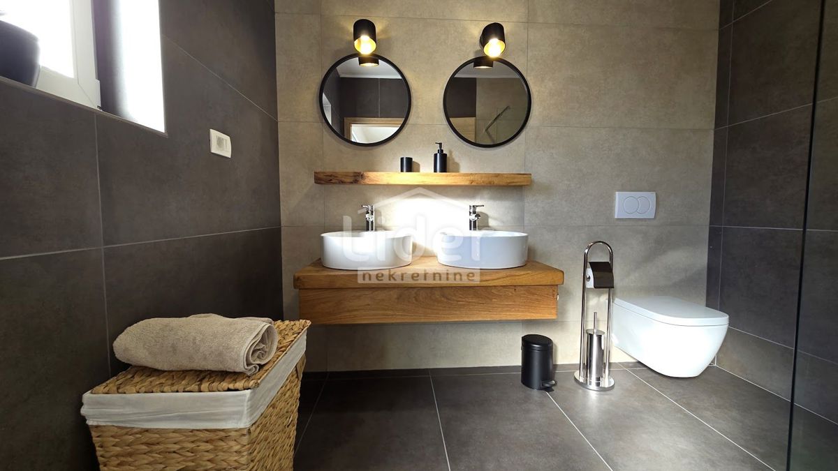 Hiša Jadranovo, 200m2