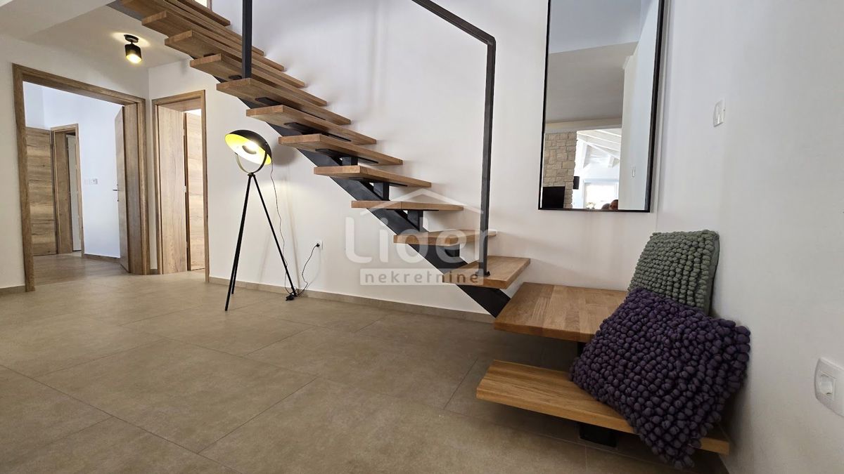 Hiša Jadranovo, 200m2