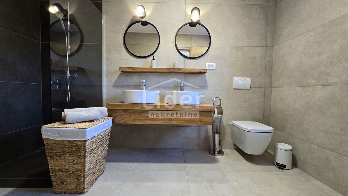 Hiša Jadranovo, 200m2