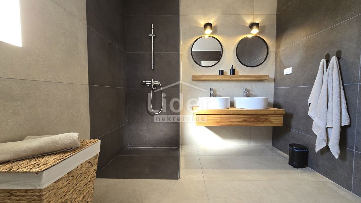 Hiša Jadranovo, 200m2