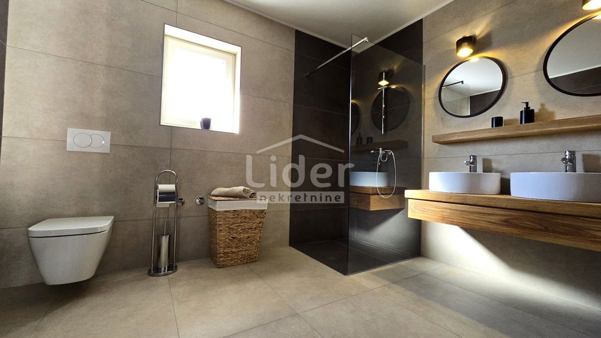 Hiša Jadranovo, 200m2