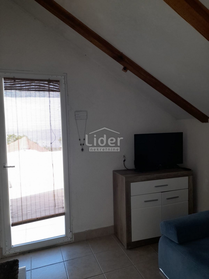 KLENOVICA (HINTERLAND) House in a quiet environment