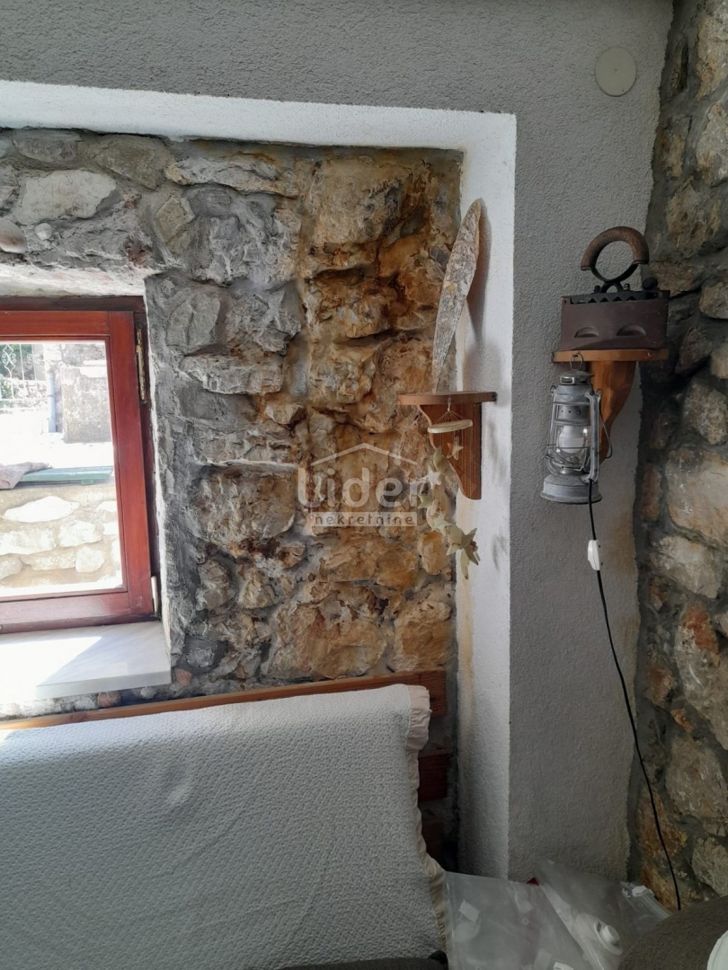 KLENOVICA (HINTERLAND) House in a quiet environment