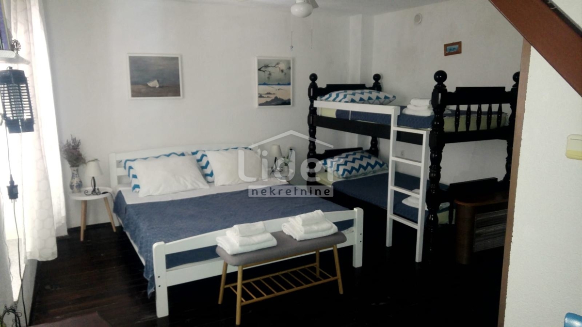 KLENOVICA (HINTERLAND) House in a quiet environment