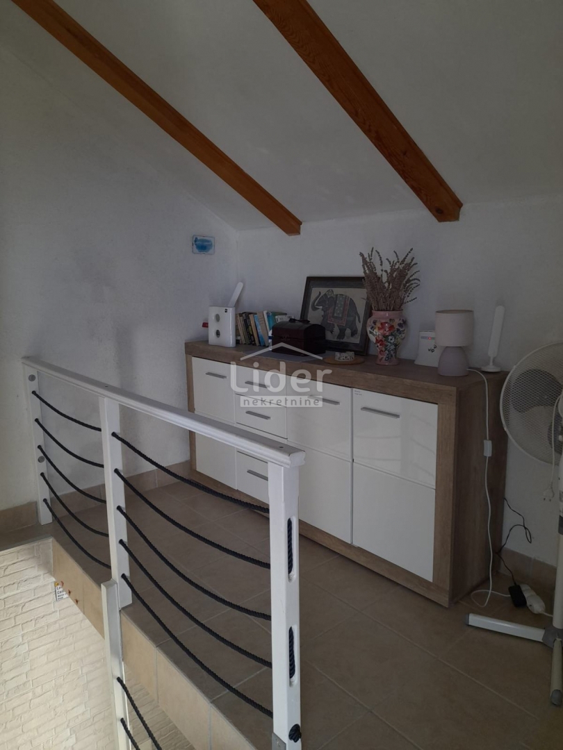 KLENOVICA (HINTERLAND) House in a quiet environment