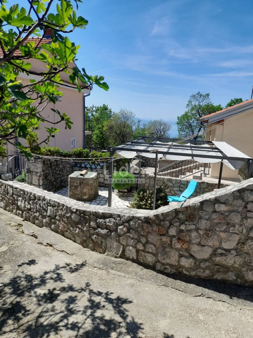 KLENOVICA (HINTERLAND) House in a quiet environment