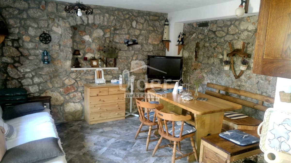 KLENOVICA (HINTERLAND) House in a quiet environment