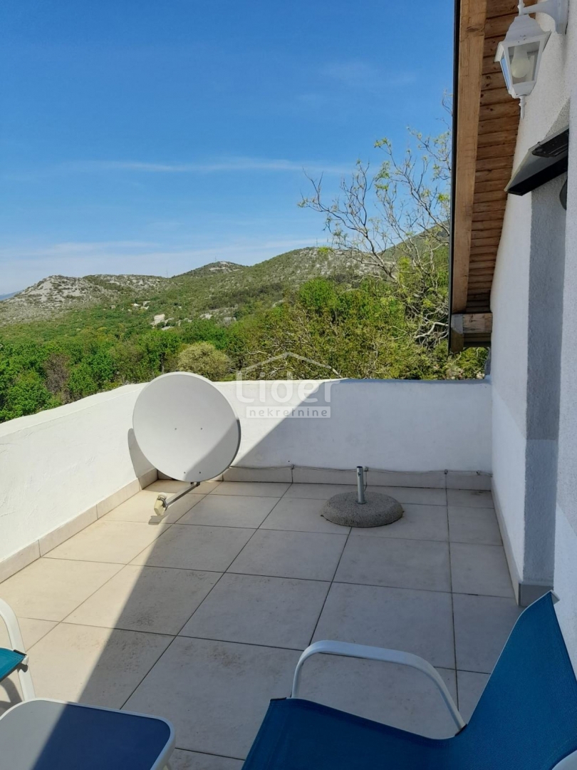 KLENOVICA (HINTERLAND) House in a quiet environment