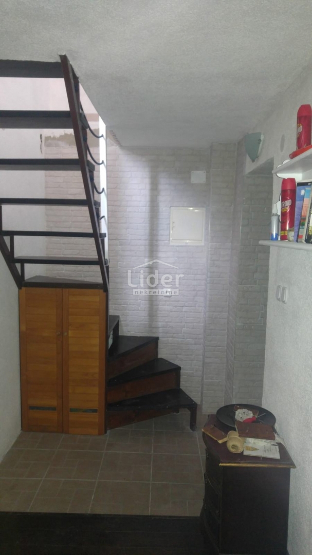 KLENOVICA (HINTERLAND) House in a quiet environment