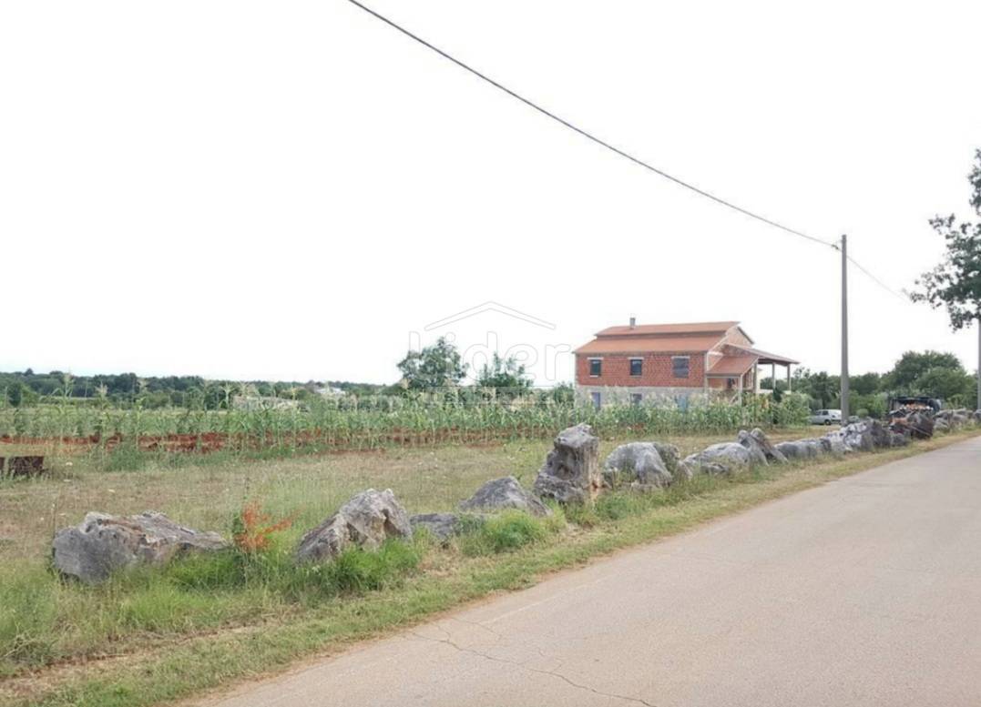 Zemljišče Pršurići, 8270m2