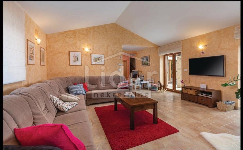 Hiša Juršići, 240m2