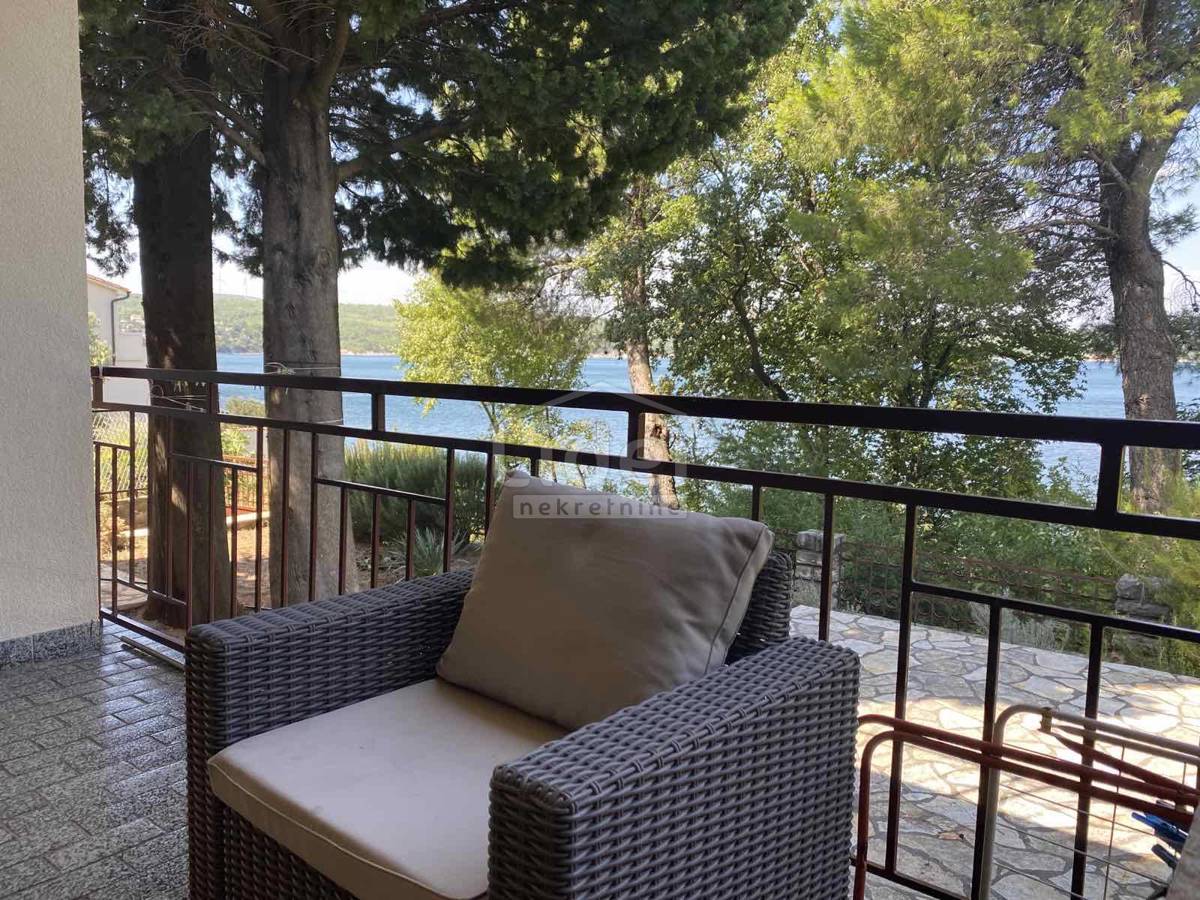 Hiša Gornji Karin, 200m2