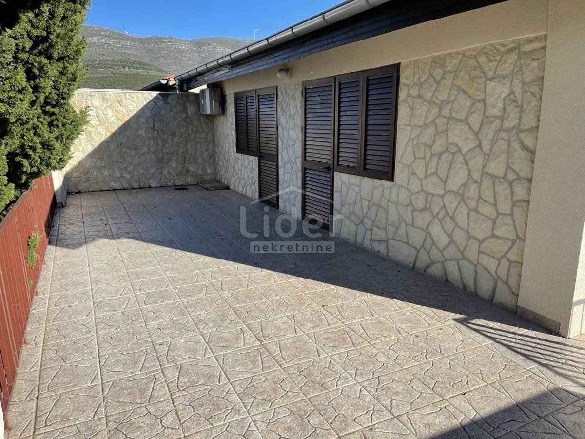 Hiša Gornji Karin, 200m2