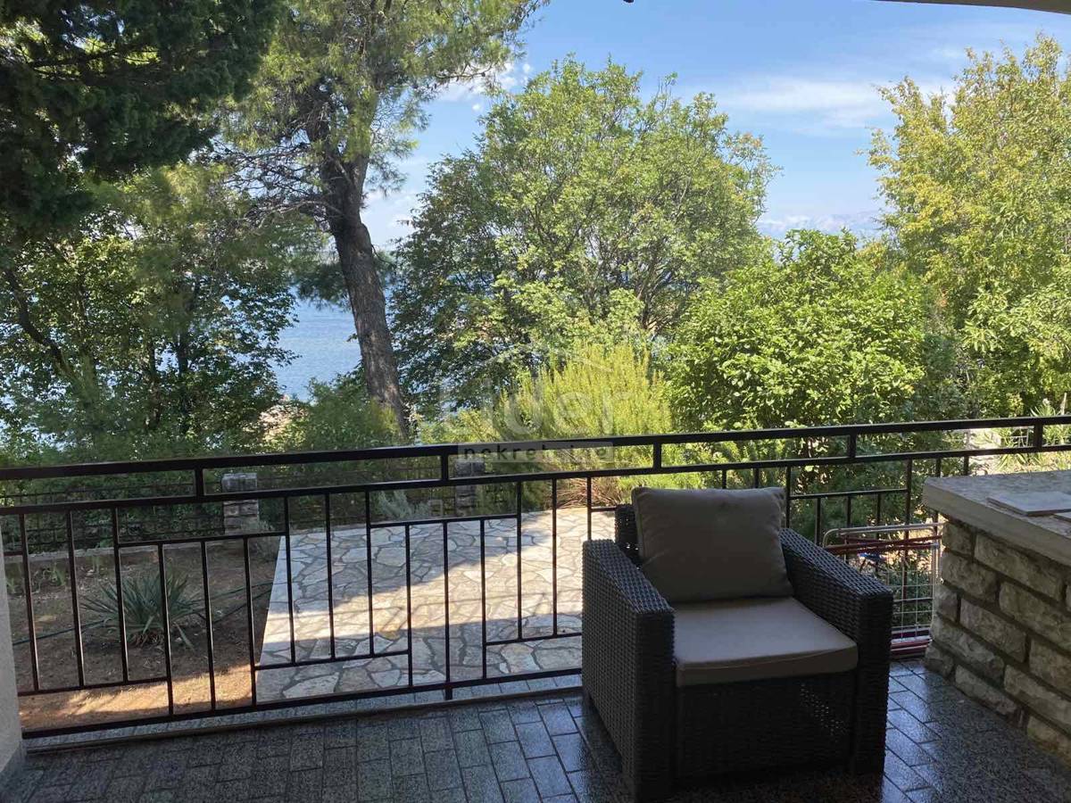 Hiša Gornji Karin, 200m2