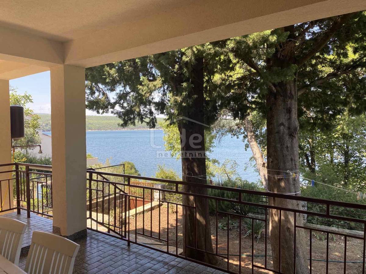 Hiša Gornji Karin, 200m2