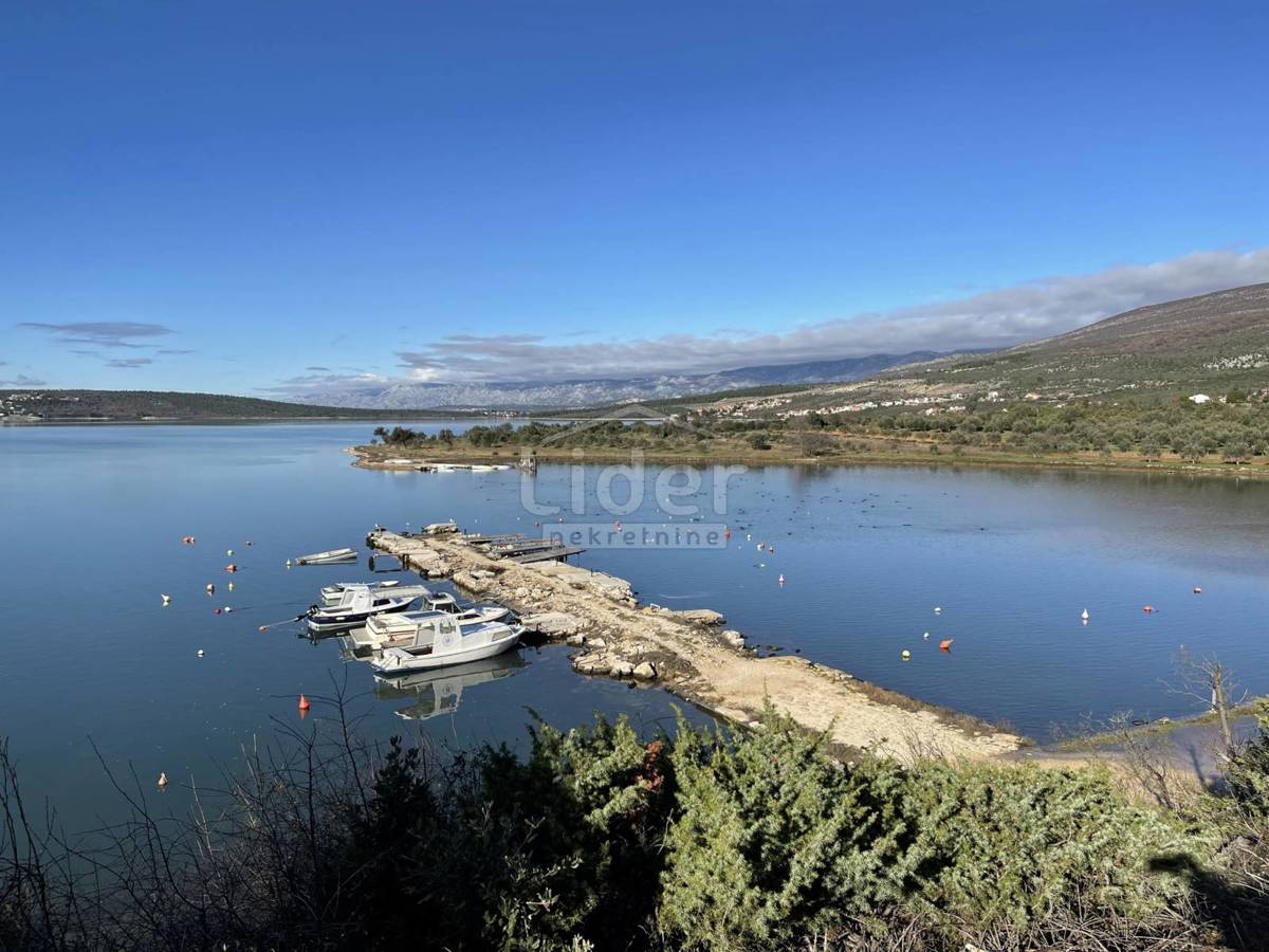 Hiša Gornji Karin, 200m2