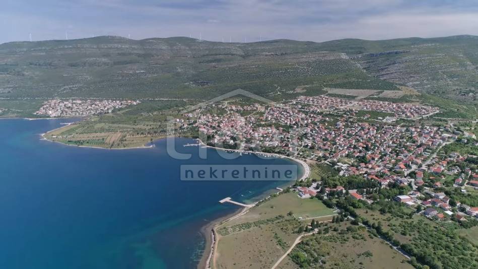 Hiša Gornji Karin, 200m2