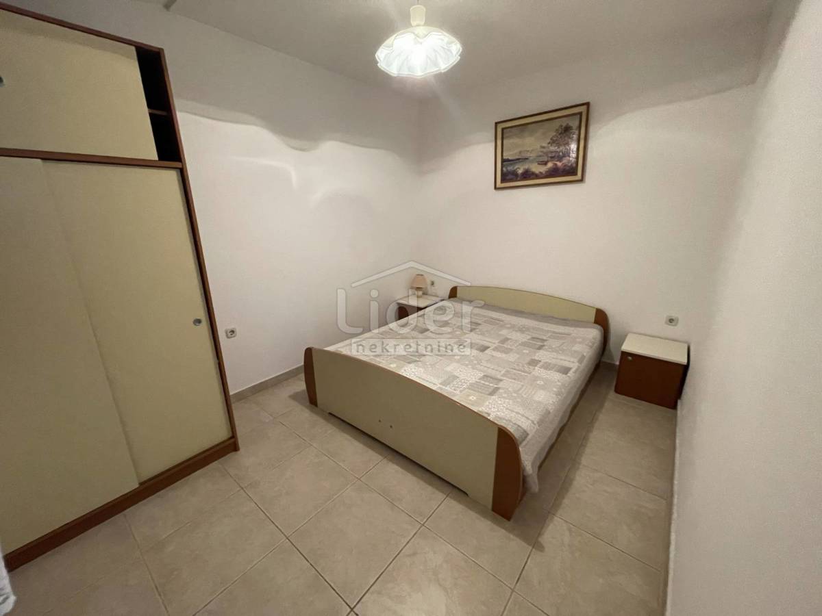 Hiša Donji Karin, 180m2