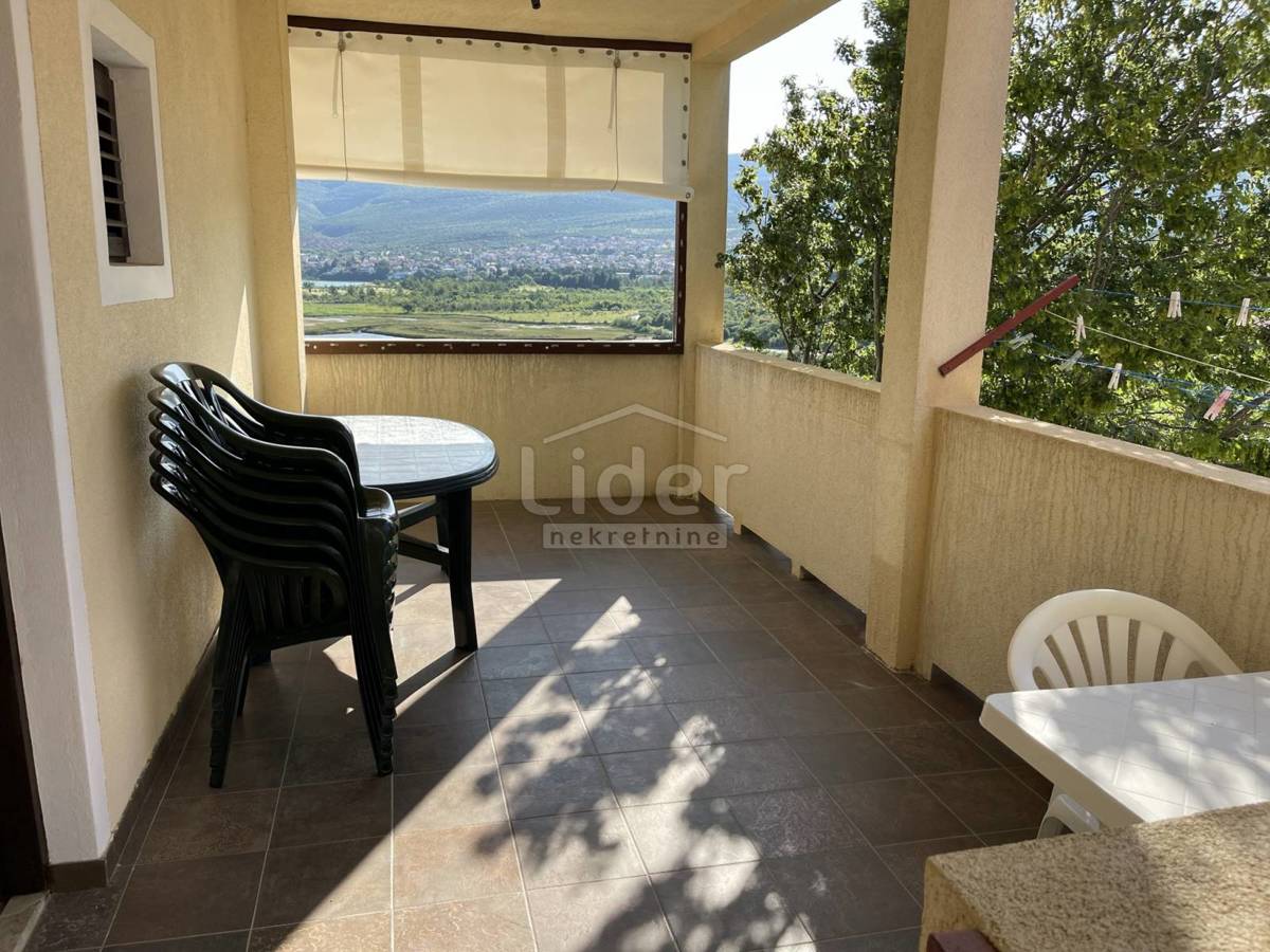 Hiša Donji Karin, 180m2