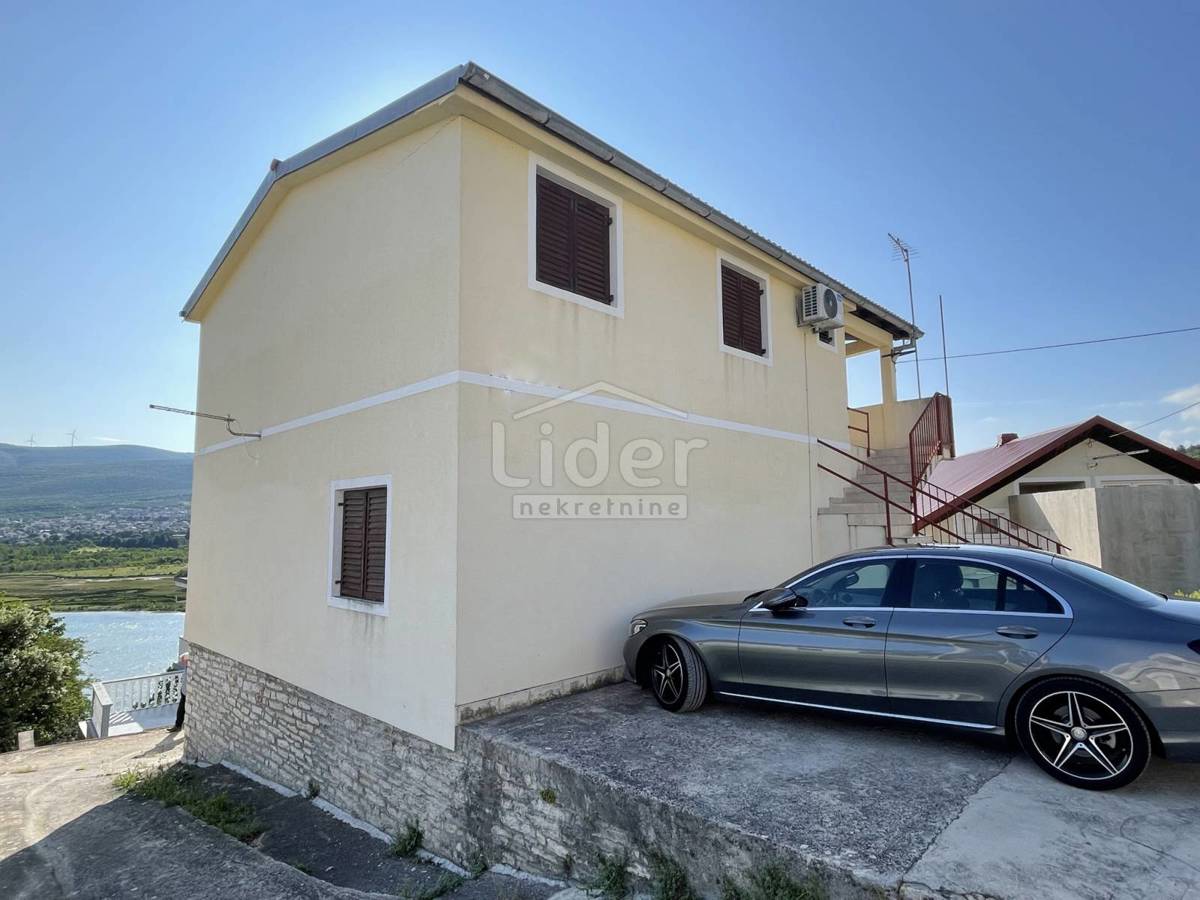 Hiša Donji Karin, 180m2