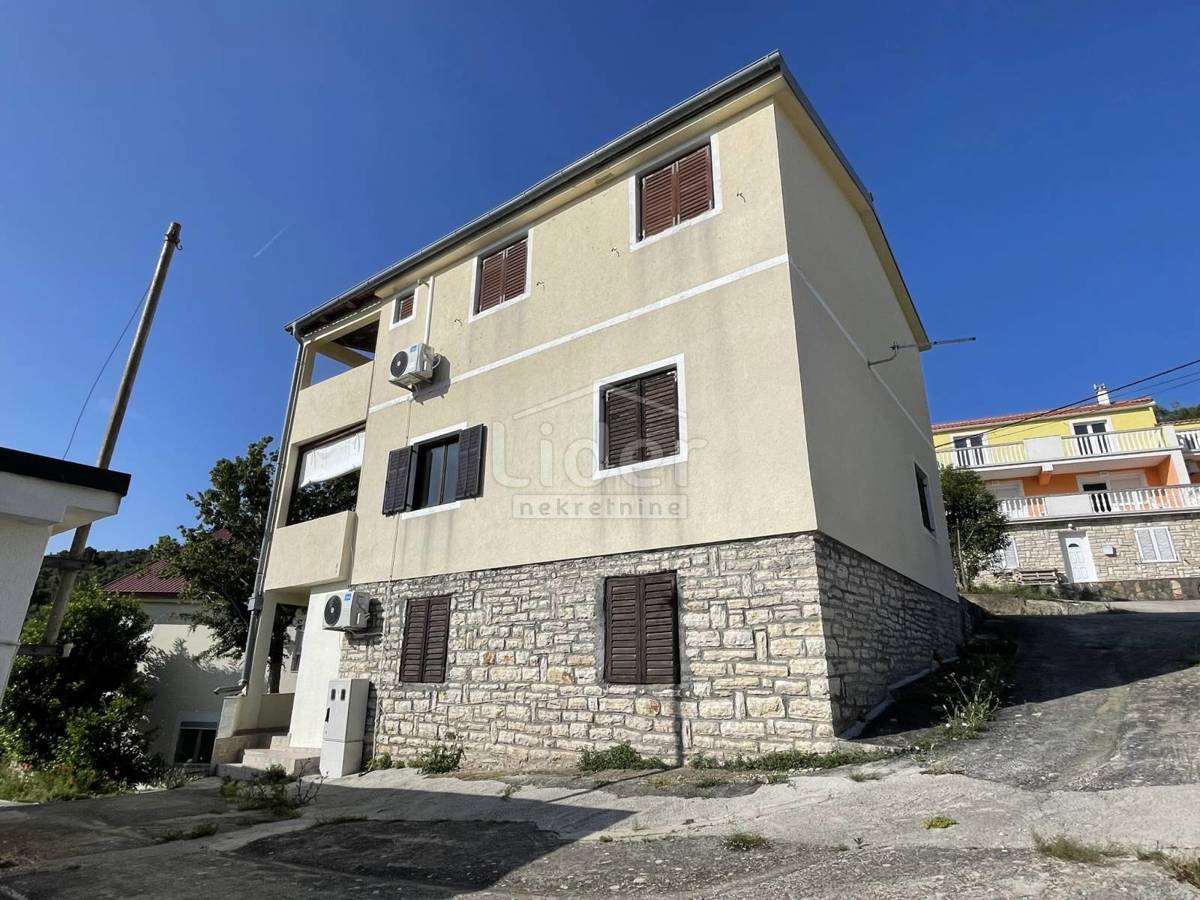 Hiša Donji Karin, 180m2