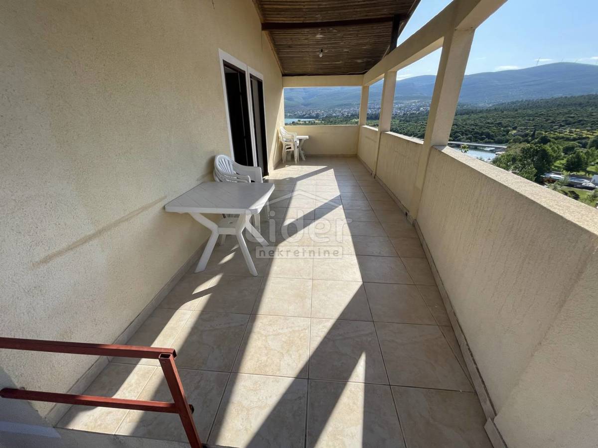 Hiša Donji Karin, 180m2