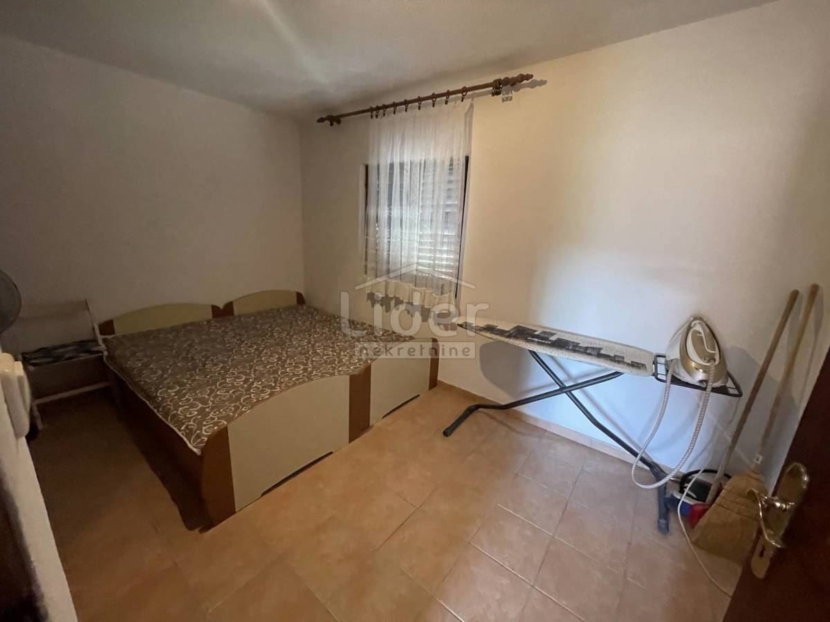 Hiša Donji Karin, 180m2