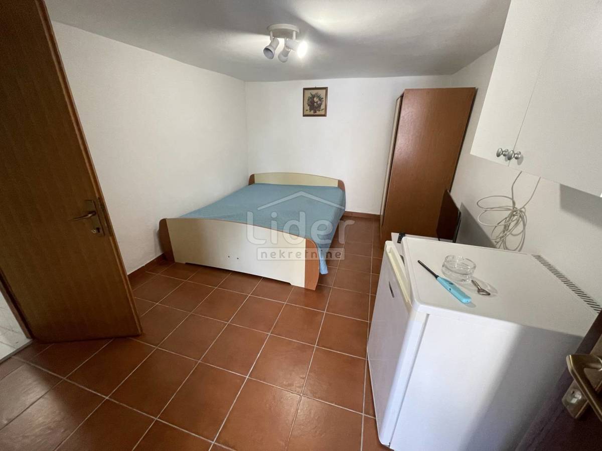 Hiša Donji Karin, 180m2