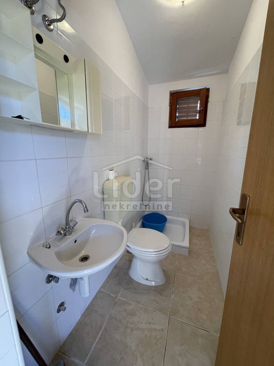 Hiša Donji Karin, 180m2