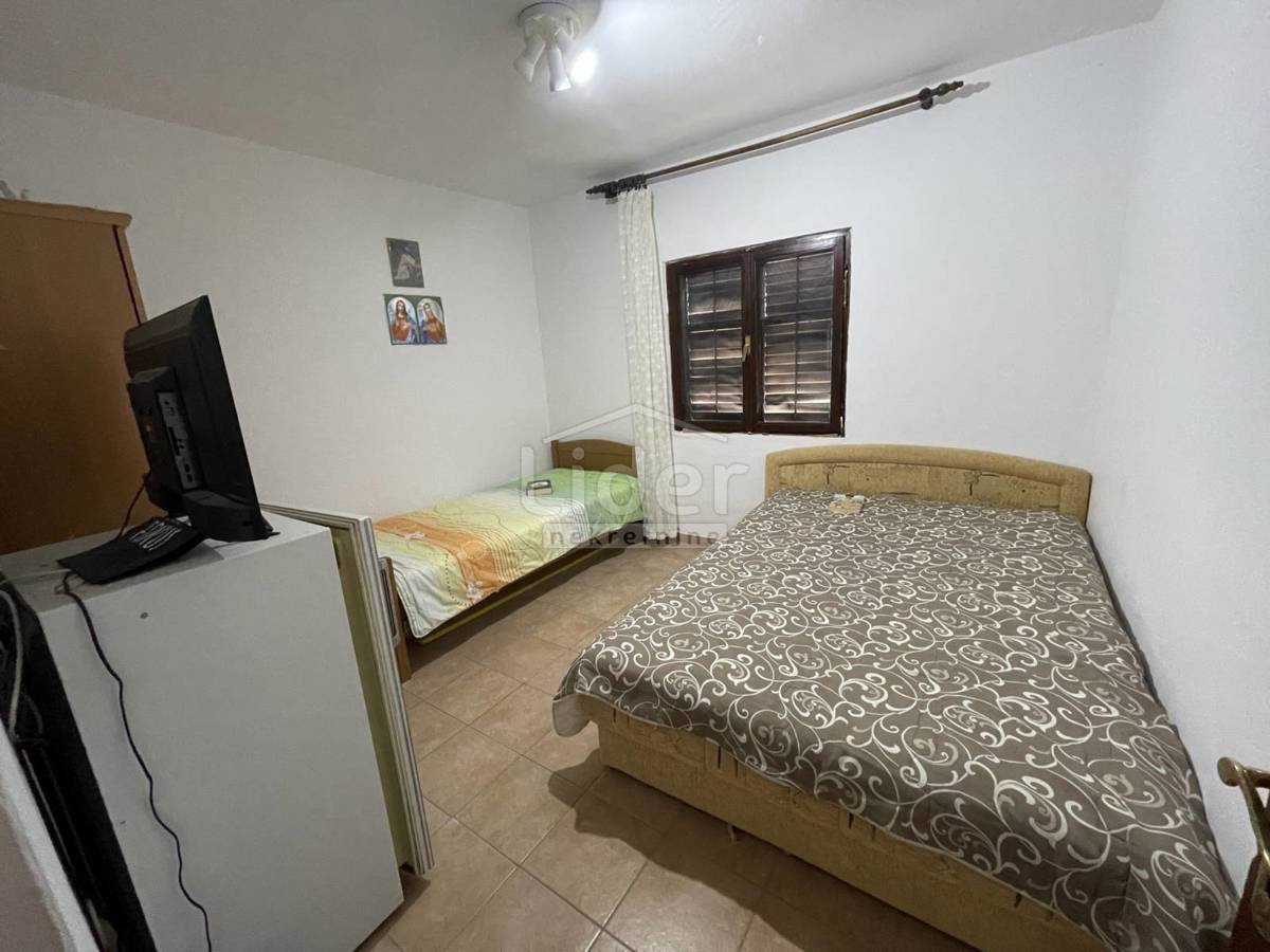 Hiša Donji Karin, 180m2