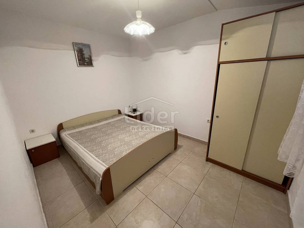 Hiša Donji Karin, 180m2