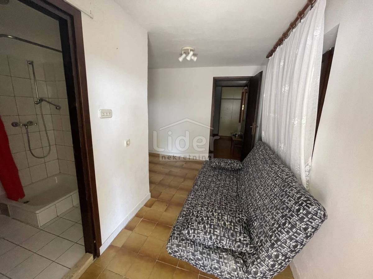 Hiša Donji Karin, 180m2