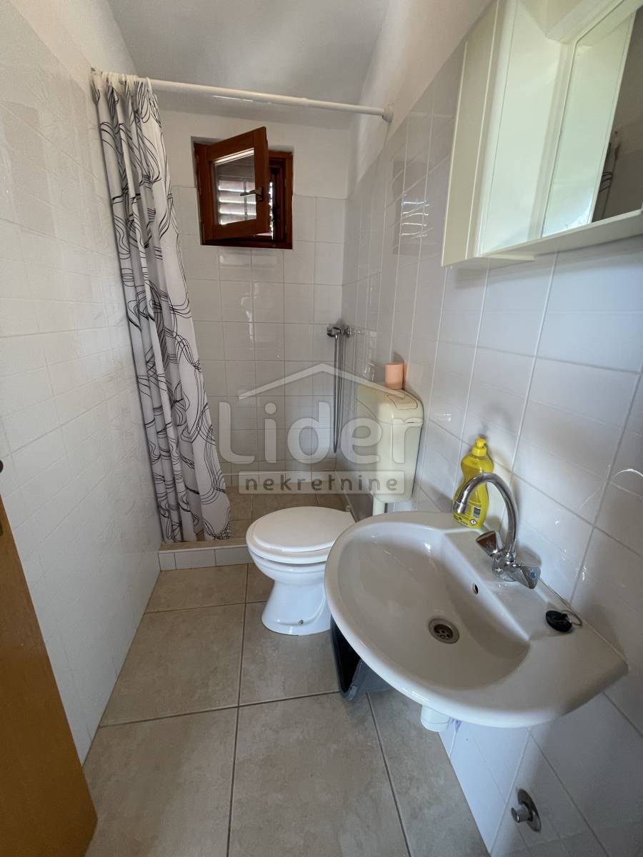 Hiša Donji Karin, 180m2