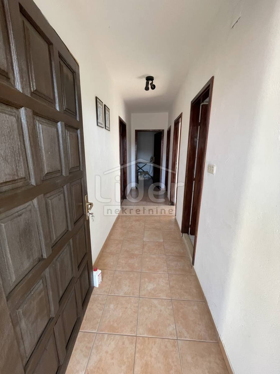 Hiša Donji Karin, 180m2