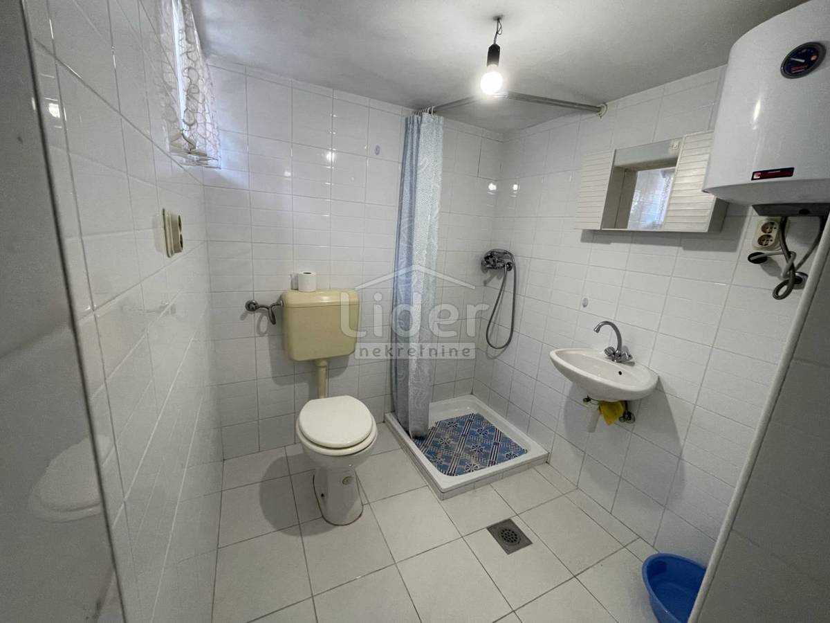 Hiša Donji Karin, 180m2