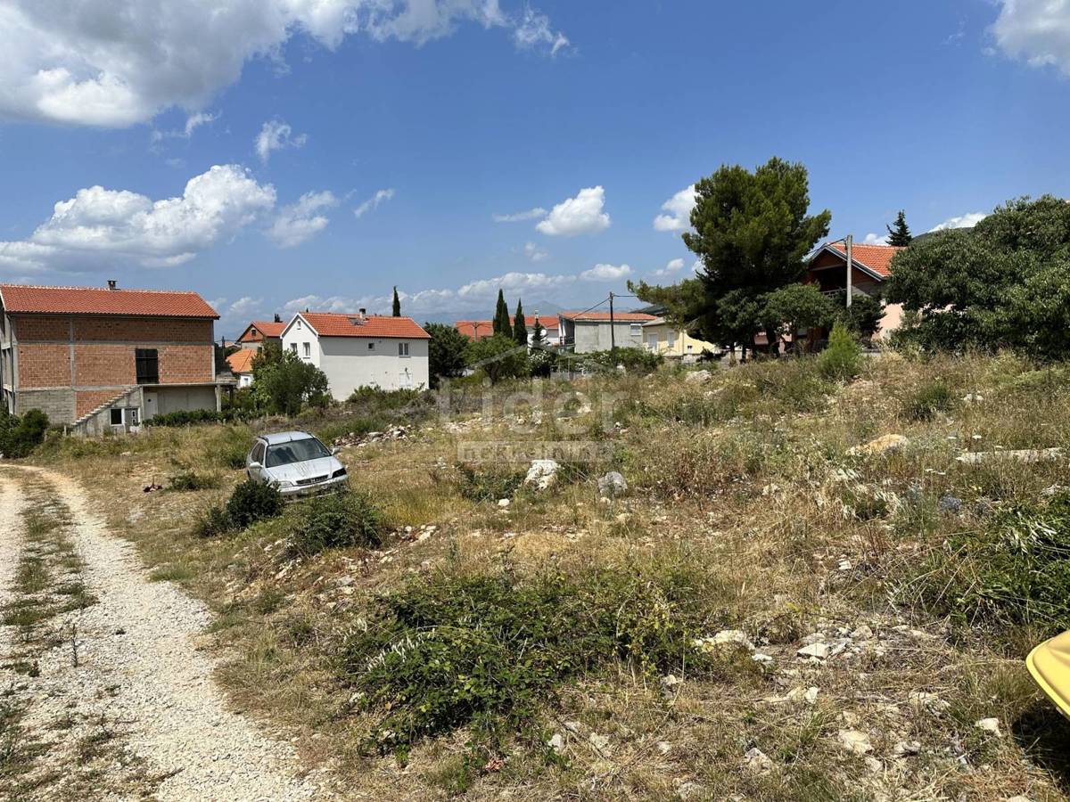 Zemljišče Gornji Karin, 565m2