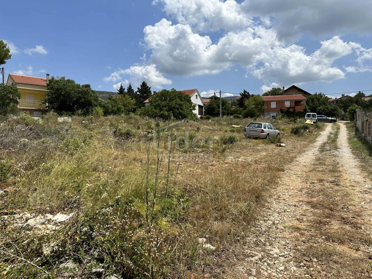 Zemljišče Gornji Karin, 565m2