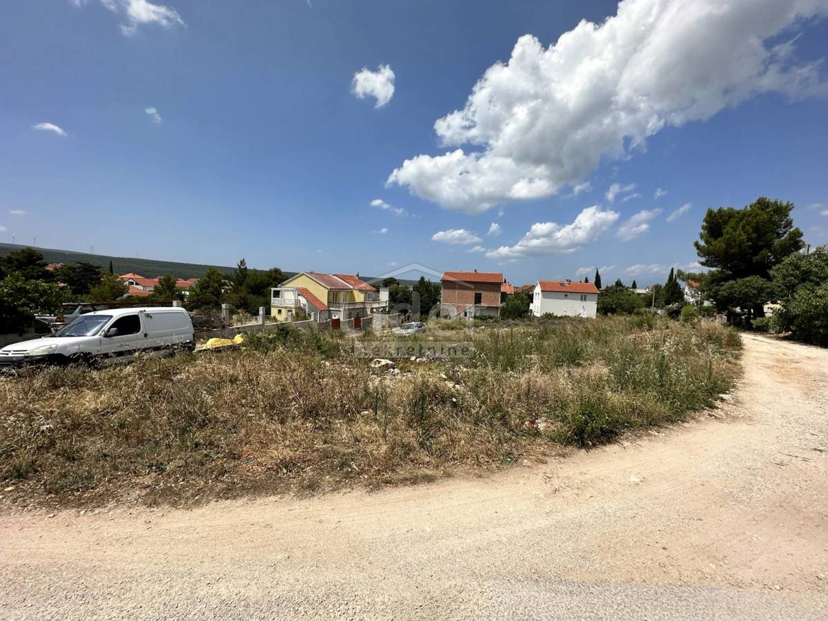 Zemljišče Gornji Karin, 565m2