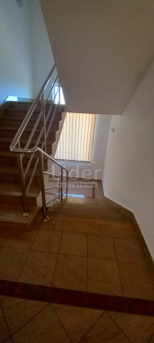 Poslovni prostor Novalja, 1000m2