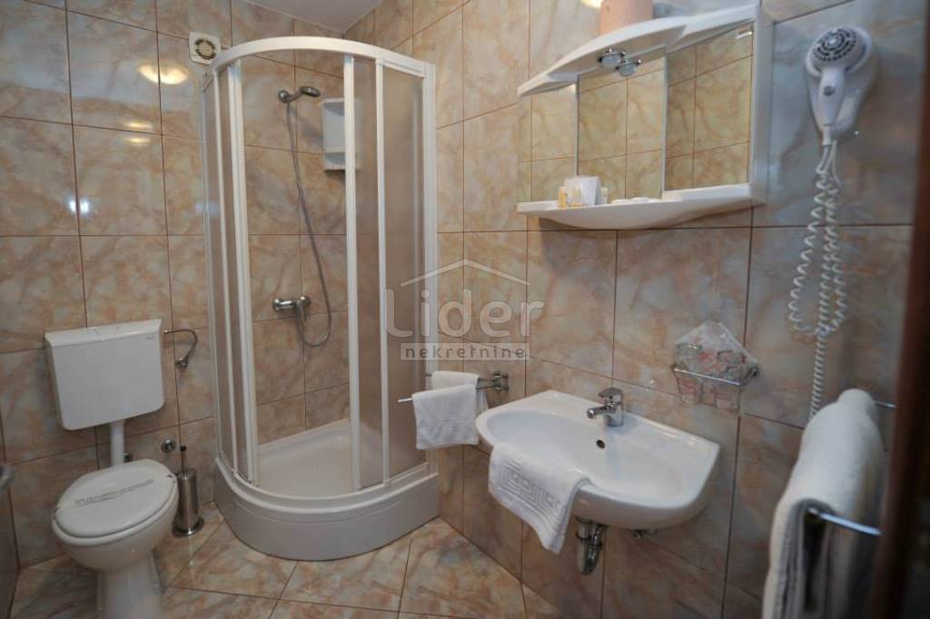 Poslovni prostor Novalja, 1000m2