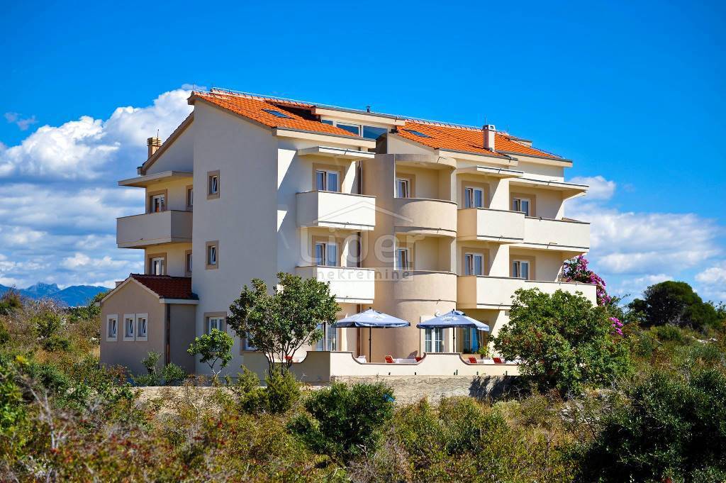 Poslovni prostor Novalja, 1000m2