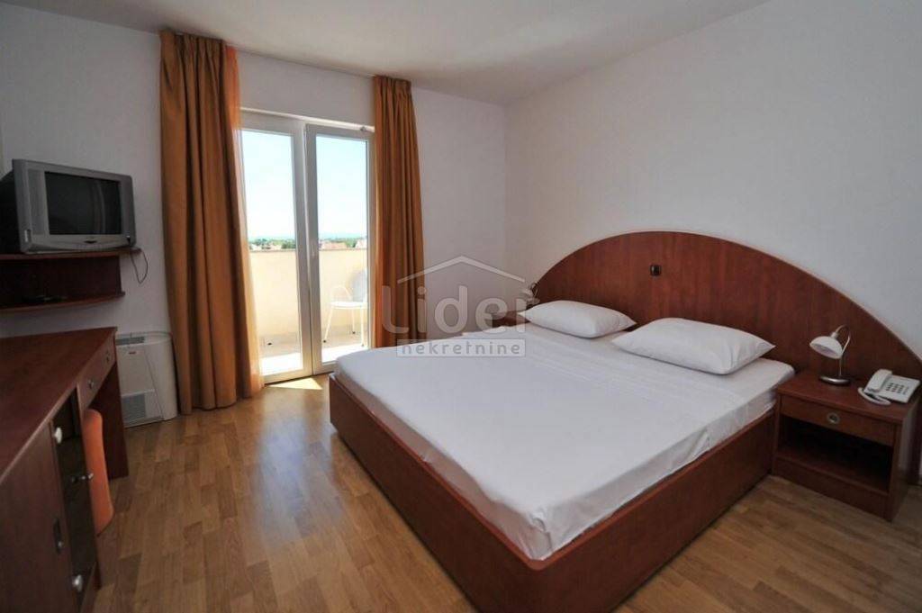 Poslovni prostor Novalja, 1000m2