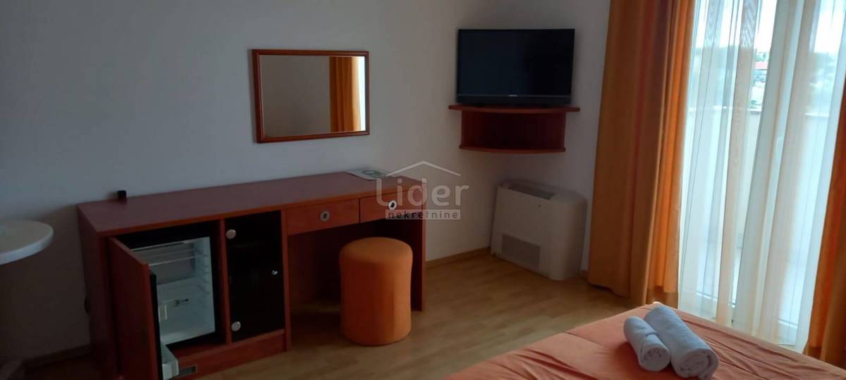 Poslovni prostor Novalja, 1000m2