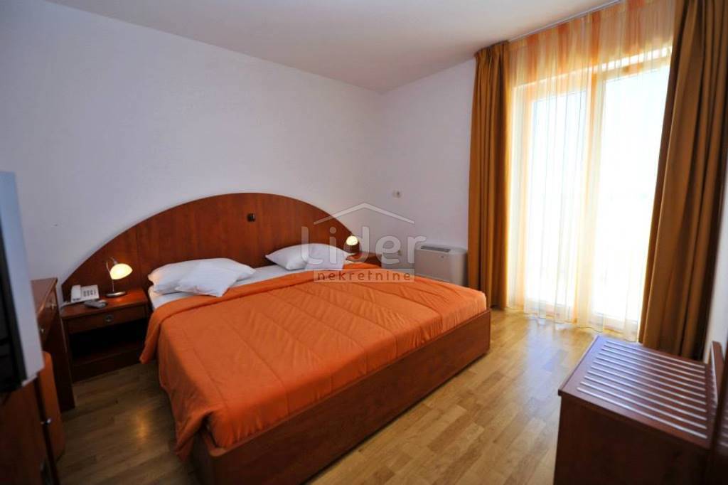 Poslovni prostor Novalja, 1000m2