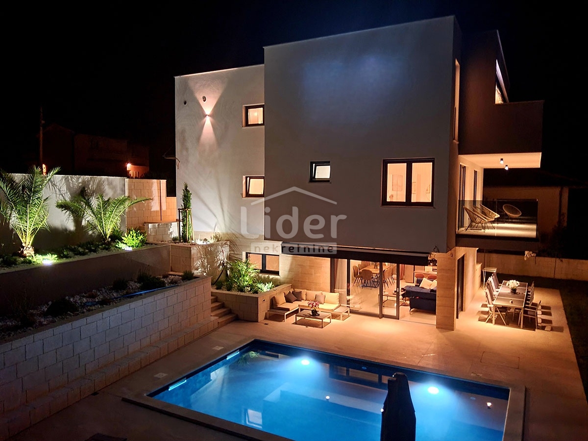 Hiša Barbat na Rabu, 300m2