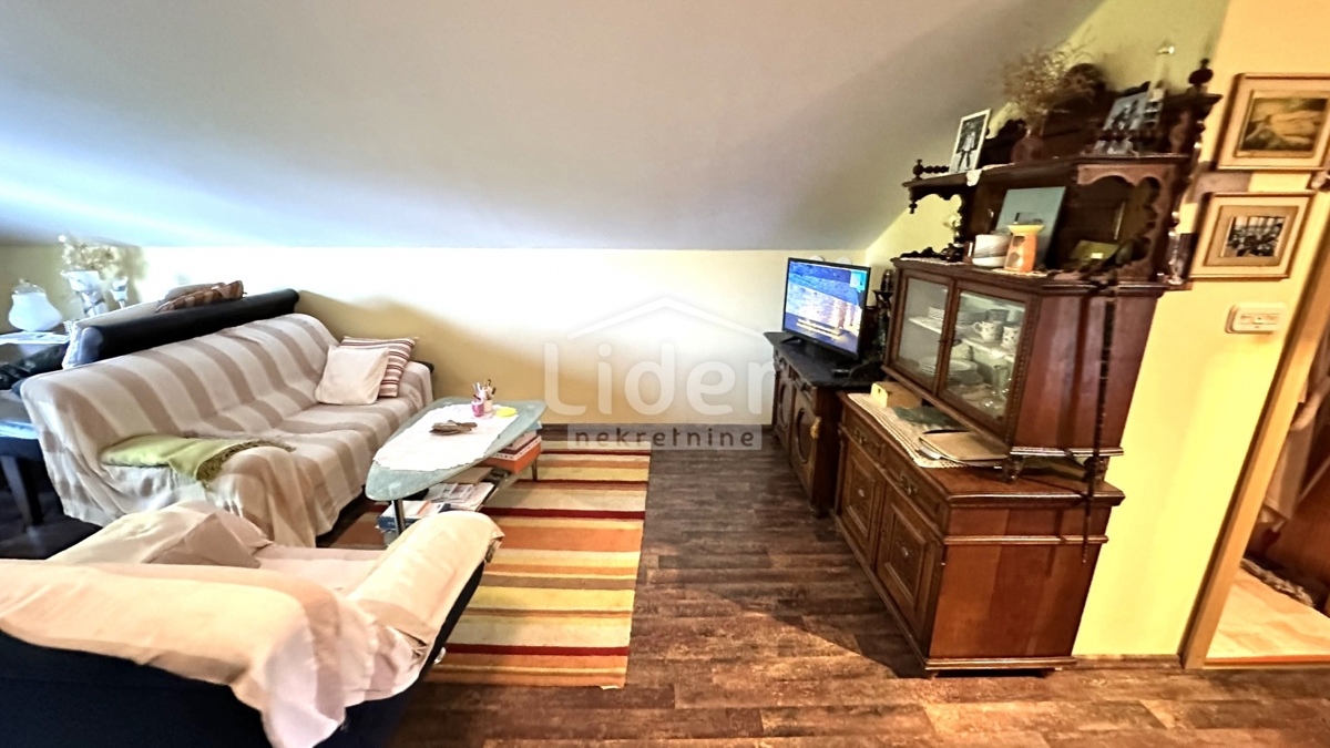 Hiša Donji Karin, 190m2